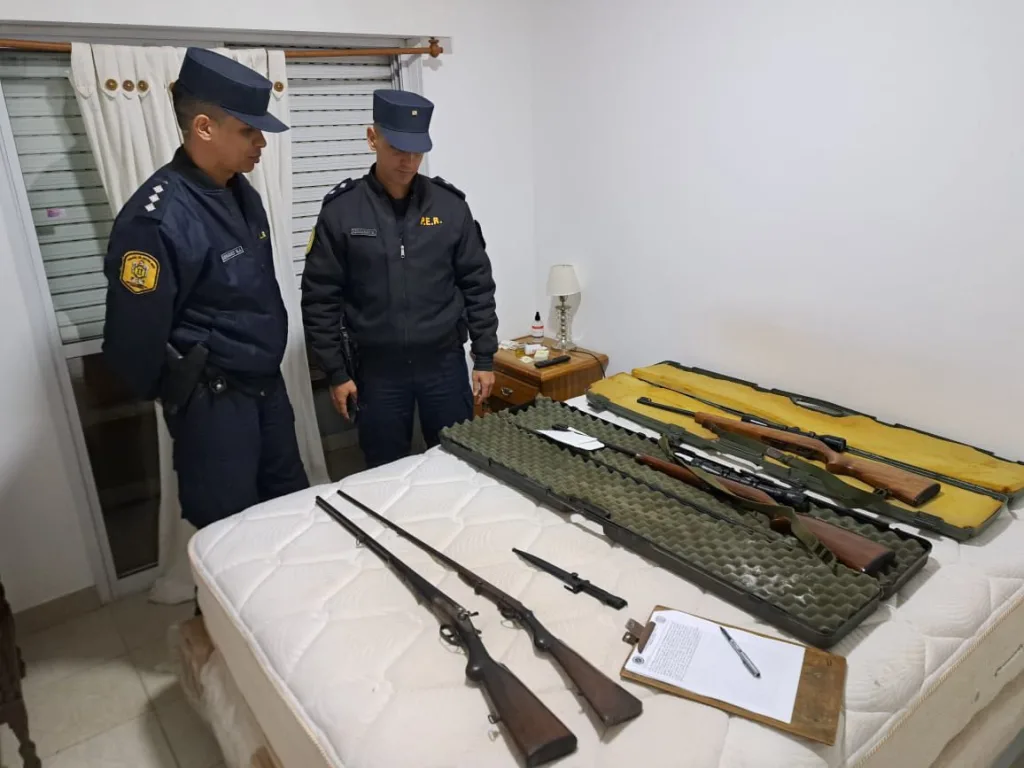 Una joven fue internada tras comer un alfajor con droga que le dio su pareja, quien fue detenido por tener armas ilegales