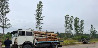 Colisión entre dos camiones en la Autovía Gervasio Artigas