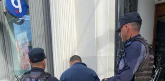 Intento de hurto en local deportivo: agentes de civil detuvieron al sospechoso tras ser alertados por empleados