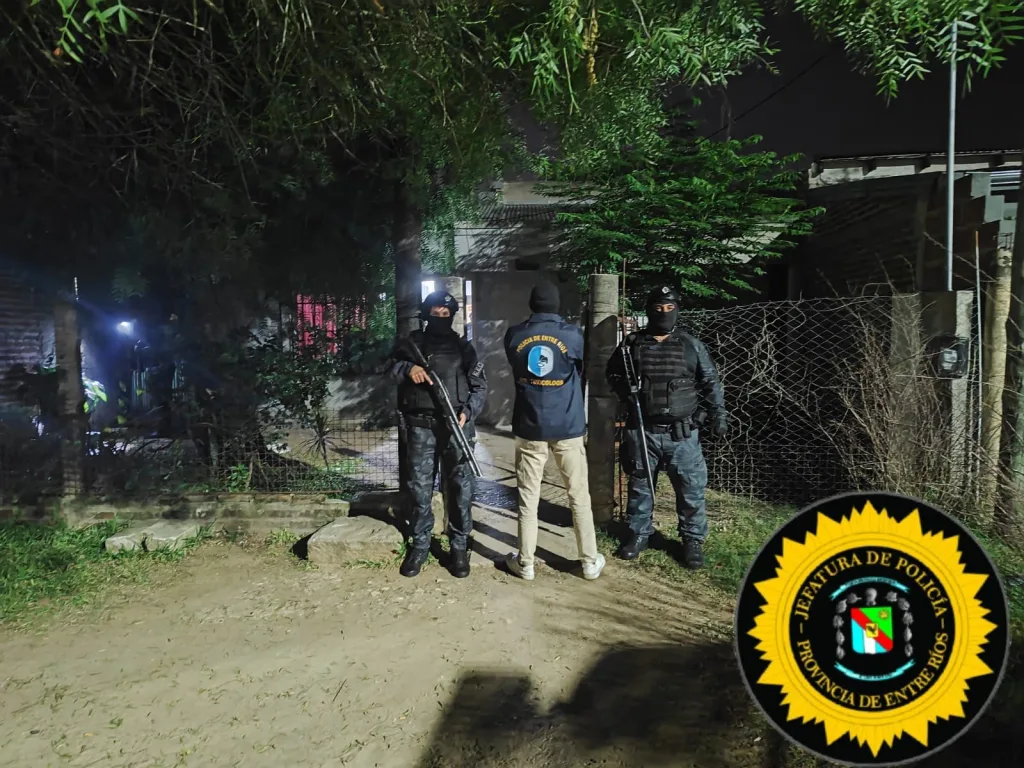 Allanamiento por Narcomenudeo en Concordia: Tres Detenidos, Cocaína Incautada y Aves Rescatadas
