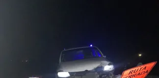 Autovía 18: un vehículo impactó contra un montículo de tierra y deja dos personas heridas