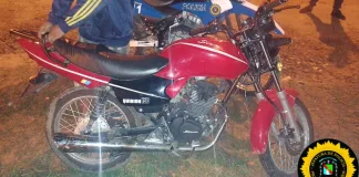 Dos jóvenes aprehendidos tras fugarse en una motocicleta robada durante persecución policial
