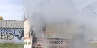 Incendio en un food truck habitado en zona del puerto: sospechan que fue intencional