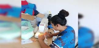 Doce mujeres, una casa y una gran idea: nace un taller textil comunitario en el corazón del barrio 100 Viviendas