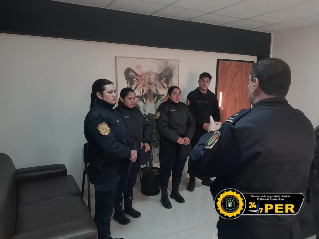 Felicitación al personal policial por destacada labor en la búsqueda de un menor en San Salvador