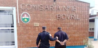 Le robaron $300 mil del auto en un lavadero y detuvieron al responsable