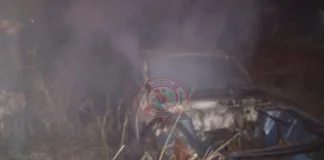 Un auto abandonado fue incendiado en la zona del barrio La Soñada