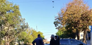 Accidente de tránsito entre una moto y un auto en Bvard. Los Constituyentes