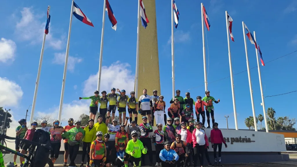 Ciclistas de Basavilbaso cruzaron a Uruguay en un encuentro a todo pedal