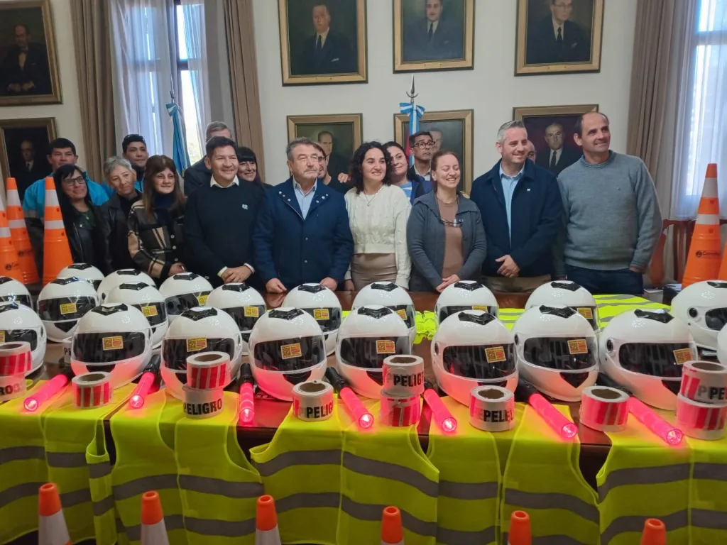 San Cipriano Recibe Cascos Homologados en el Marco del Programa de Seguridad Vial Provincial