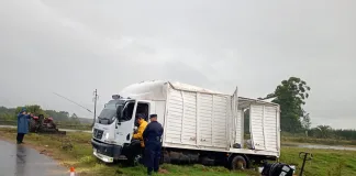 El mal estado de la Ruta 14 vuelve a causar un siniestro vial: un camión de encomiendas volcó