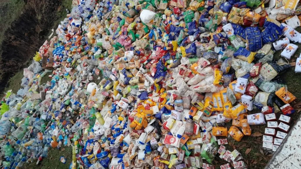 Incautan casi tres toneladas de alimentos vencidos en supermercado de Entre Ríos