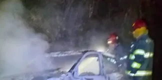 Incendio de un vehículo en la madrugada de este domingo