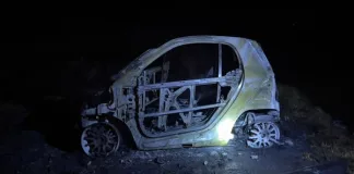 Voraz incendio de un automóvil en Ruta 14