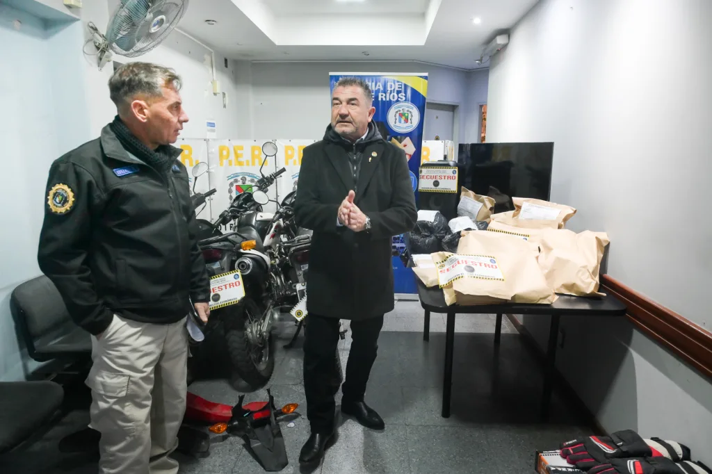 Con 18 allanamientos en Entre Ríos desbaratan banda de estafadores