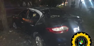 Incendio intencional de un auto en el Barrio 104 Viviendas