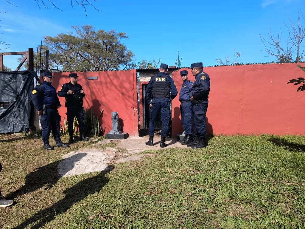 Allanamientos por tenencia de drogas: detienen a un hombre, secuestran armas y rescatan 23 animales en condiciones críticas