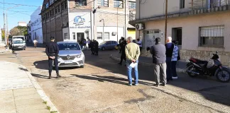 Joven motociclista sufrió fractura expuesta tras choque con un remis