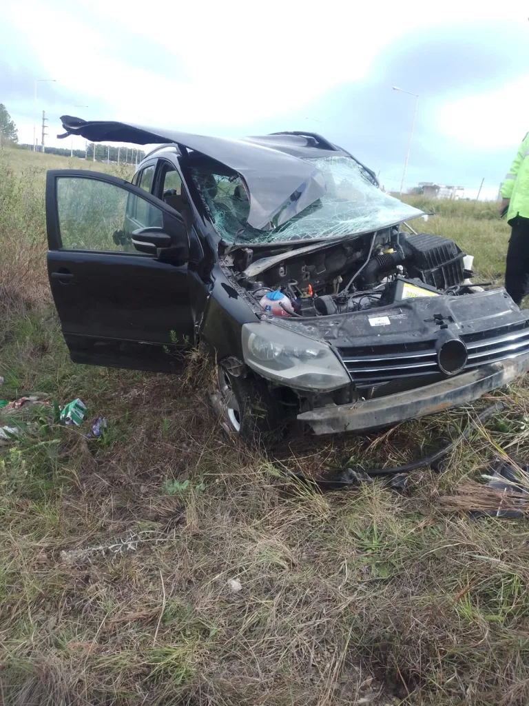 RN14: despiste y vuelco, el conductor se habría dormido