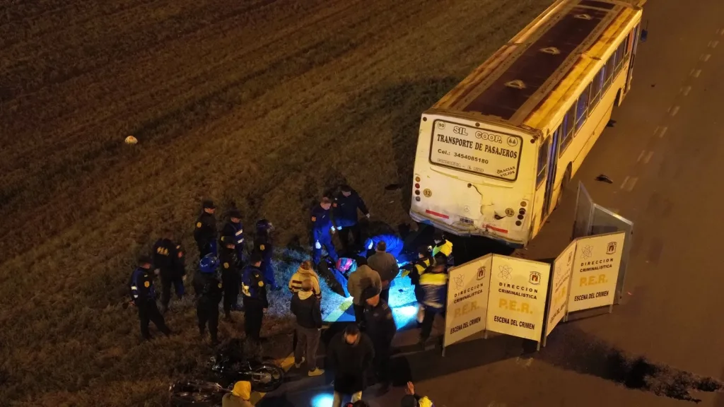 Fatal choque en la Autovía Gervasio Artigas: murió un motociclista de 52 años