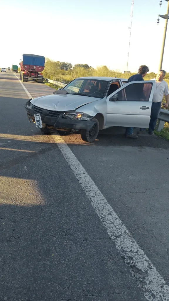 Violento choque contra guardarraíl en la Autovía 14