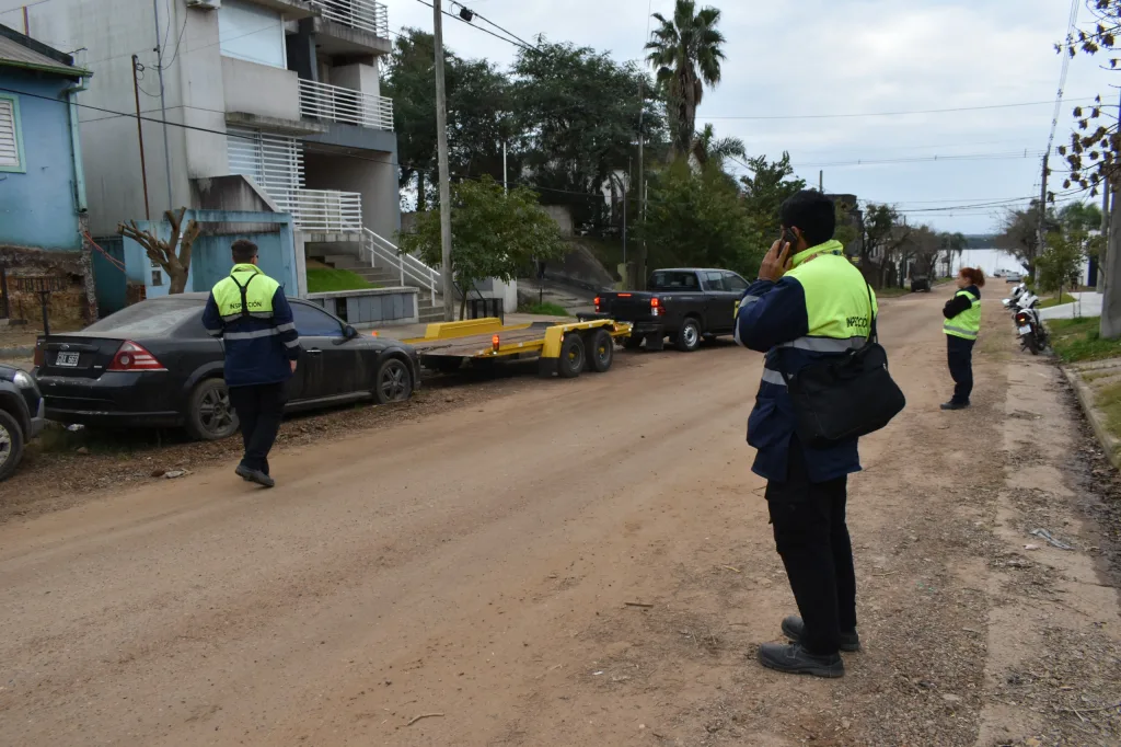 Fueron retirados vehículos abandonados en la vía pública de Colón