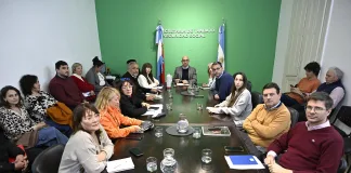 El Gobierno acordó con los gremios estatales una paritaria por tres meses