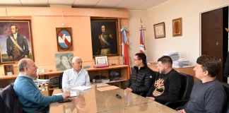 Lauritto con autoridades del Aeroclub