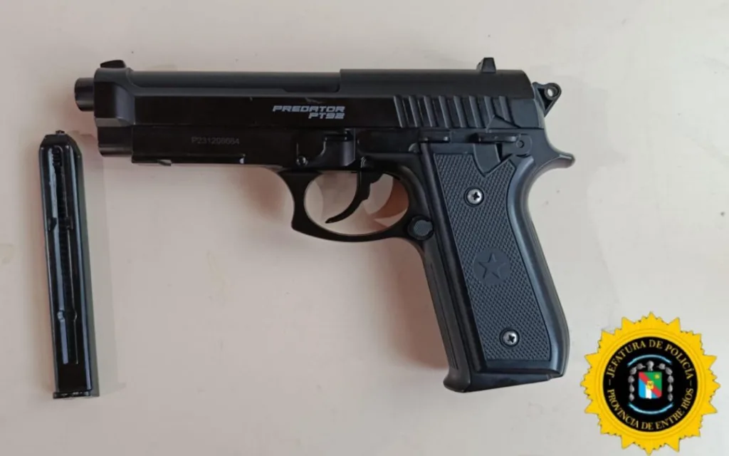 Discusión, video viral y una réplica de arma: una intervención policial inesperada en Chajarí