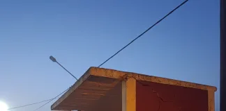 Se durmió al volante y se chocó una garita