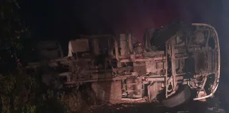 Ruta 12: una mujer quedó atrapada tras el vuelco de un camión