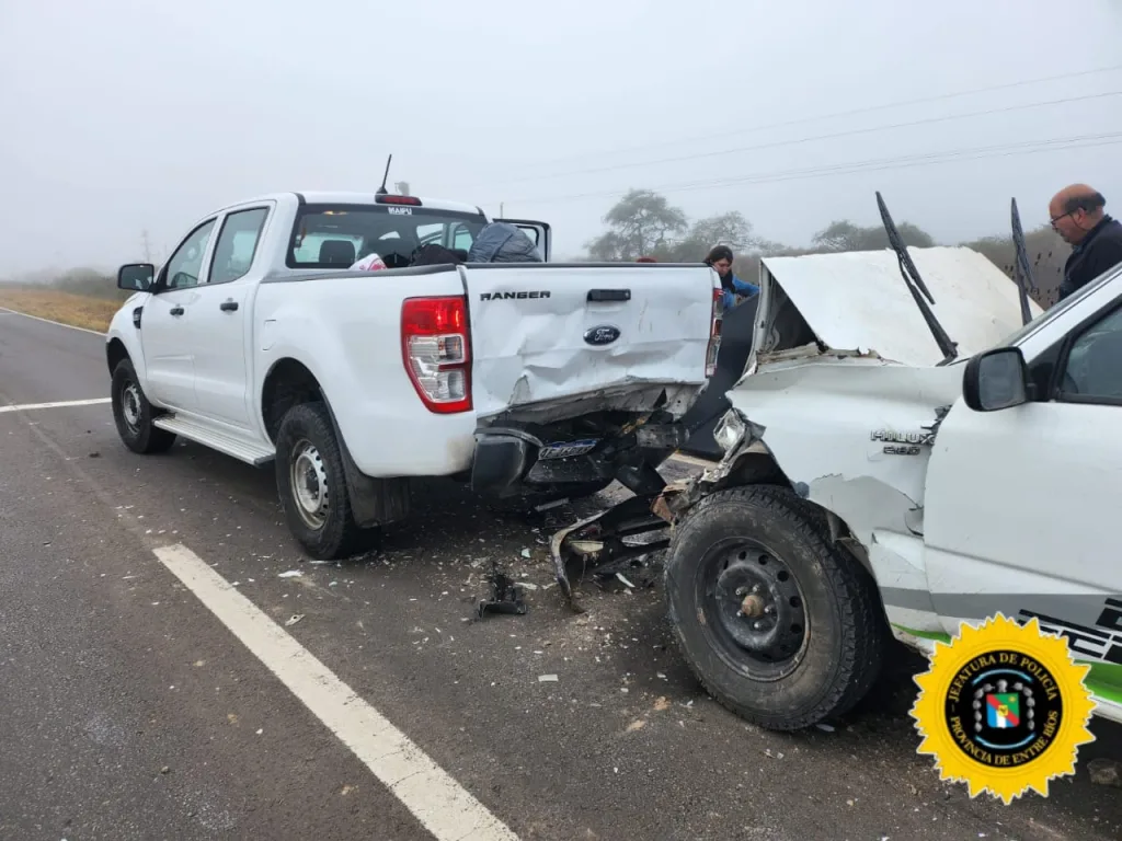 Densa neblina provoca accidente entre dos pick ups en Ruta 127