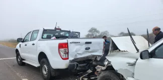 Densa neblina provoca accidente entre dos pick ups en Ruta 127