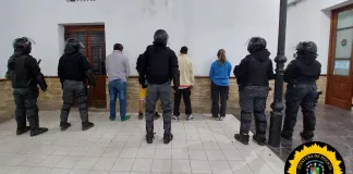 Ataque con bombas molotov y piedras contra una vivienda en el Departamento La Paz