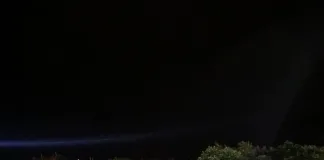 Perdieron el control y volcaron frente a una escuela: milagrosamente salieron ilesos