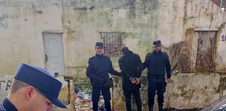 Detienen a un hombre por exhibiciones obscenas frente a menores