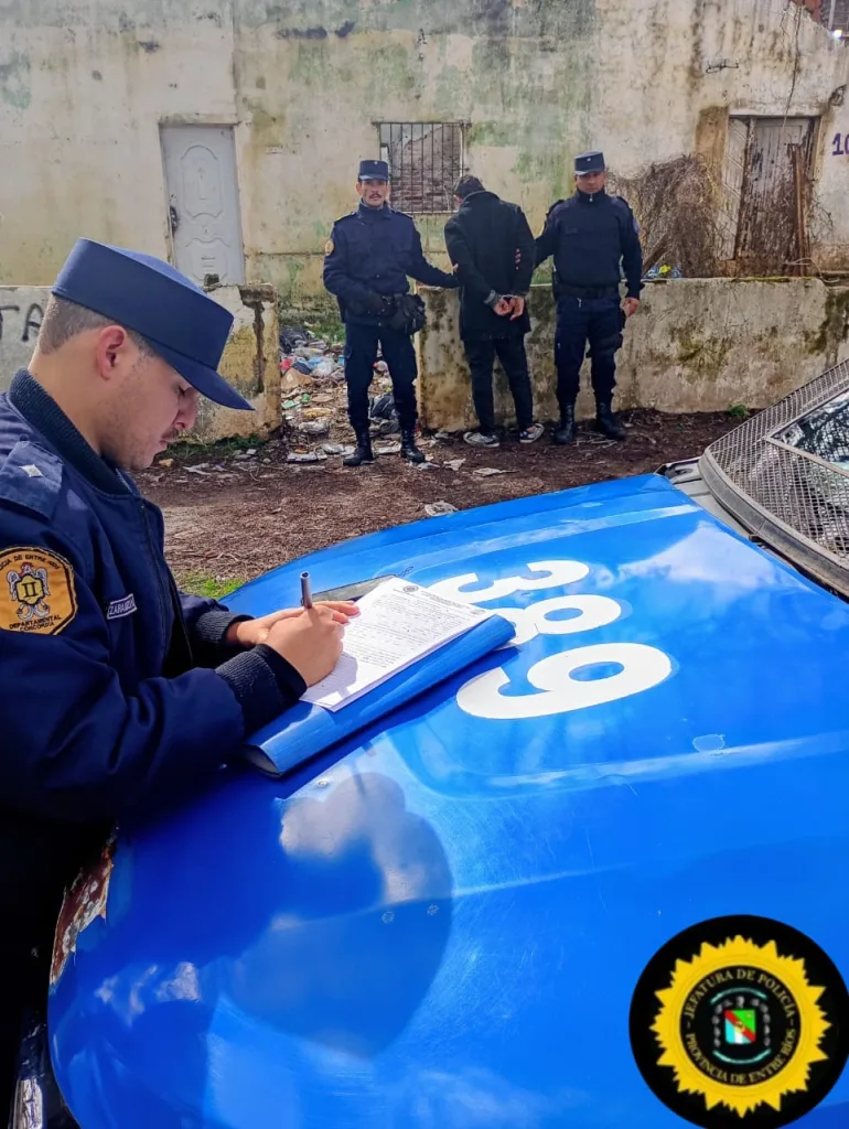 Detienen a un hombre por exhibiciones obscenas frente a menores