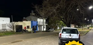 Motociclista grave tras ser embestido por un auto que giró sin precaución