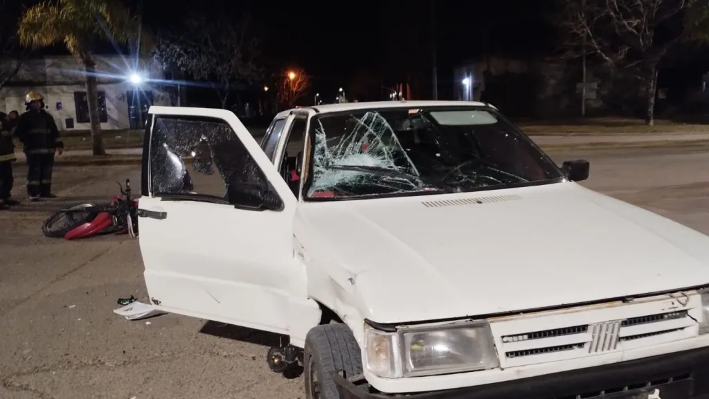 Accidente en Basavilbaso: una niña y un joven con graves fracturas tras fuerte colisión