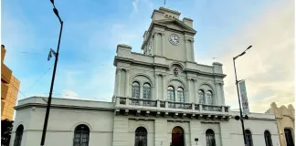Una camioneta impactó a dos hermanos que circulaban en bicicleta