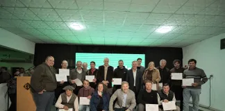 El gobernador entregó certificados de financiamiento por 1.000 millones de pesos a productores