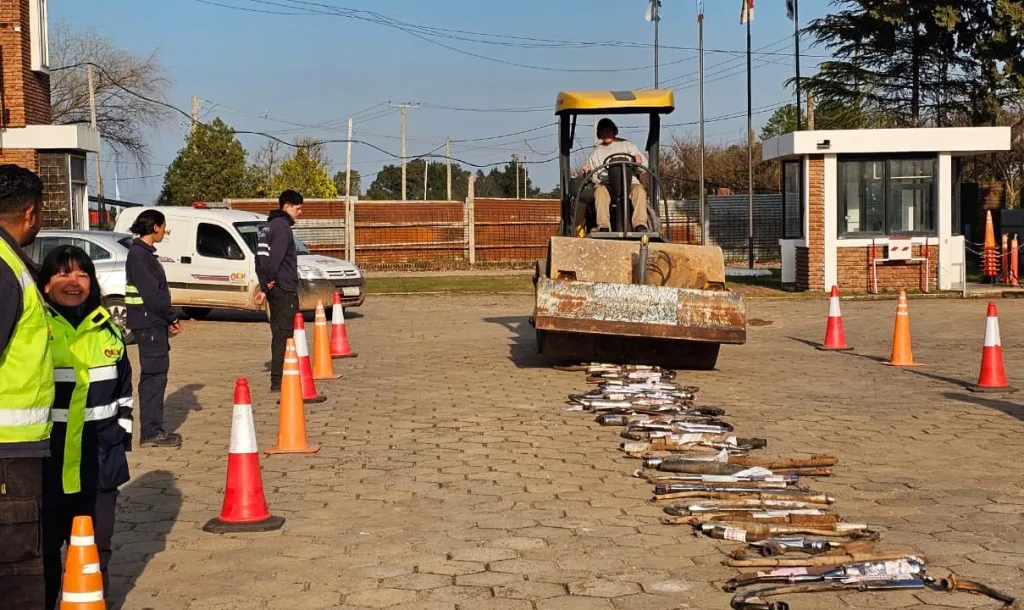 La Municipalidad de Colón destruyó más de 100 escapes libres o modificados de motos