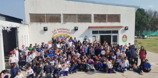 Escuelas primarias pintaron un mural de manera solidaria