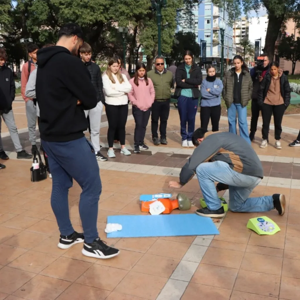 Realizaron capacitación de RCP y Maniobra de Heimlich en Plaza Ramírez