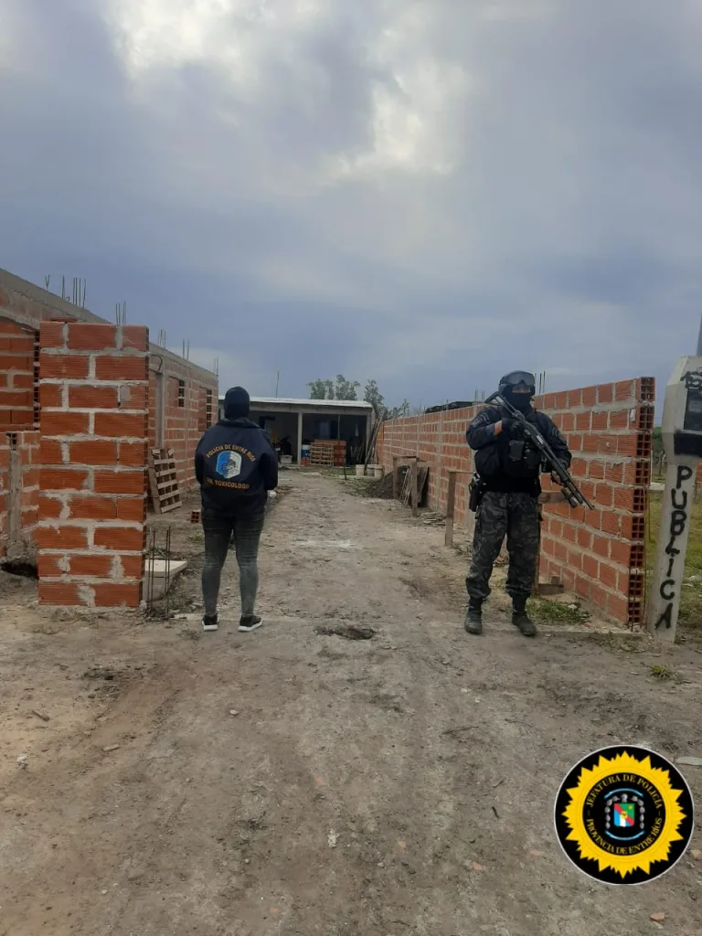 Allanamiento: secuestran cocaína, dinero y un arma modificada en una ciudad Entrerriana