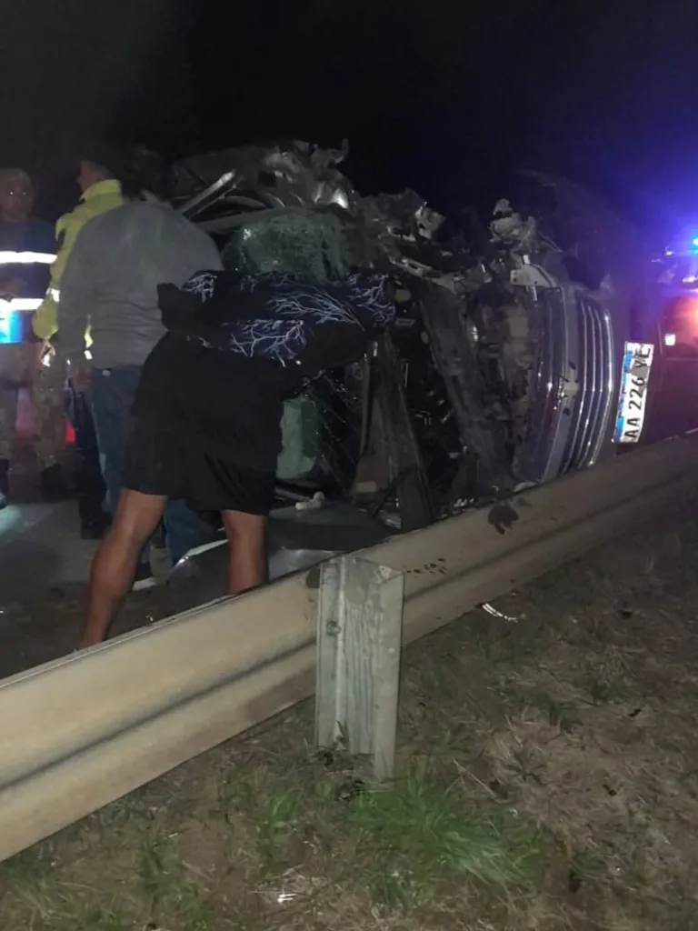 Grave choque frontal en la Autovía 14 deja heridos y una persona atrapada