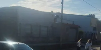 Siniestro Vial en la Intersección de 25 de Agosto y España Deja a Motociclista con Lesiones Leves