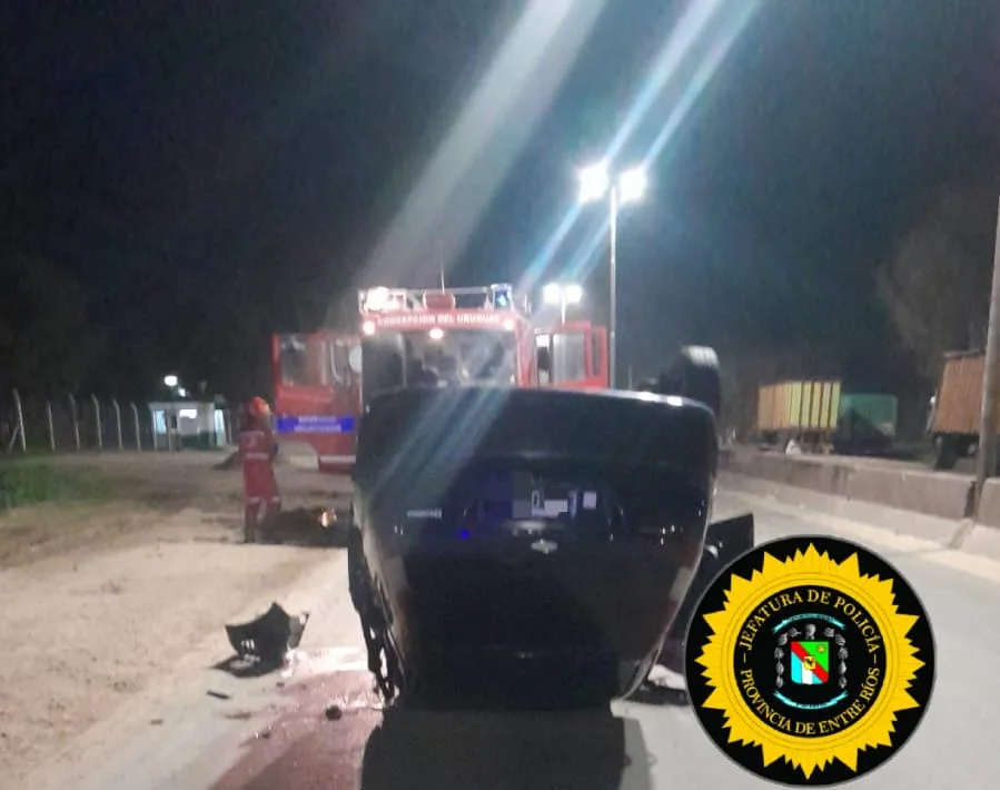 Conductor ebrio volcó en el ingreso a la ciudad