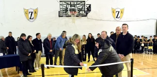 Zaninetti inauguró su nuevo piso de parqué en el estadio de Básquet