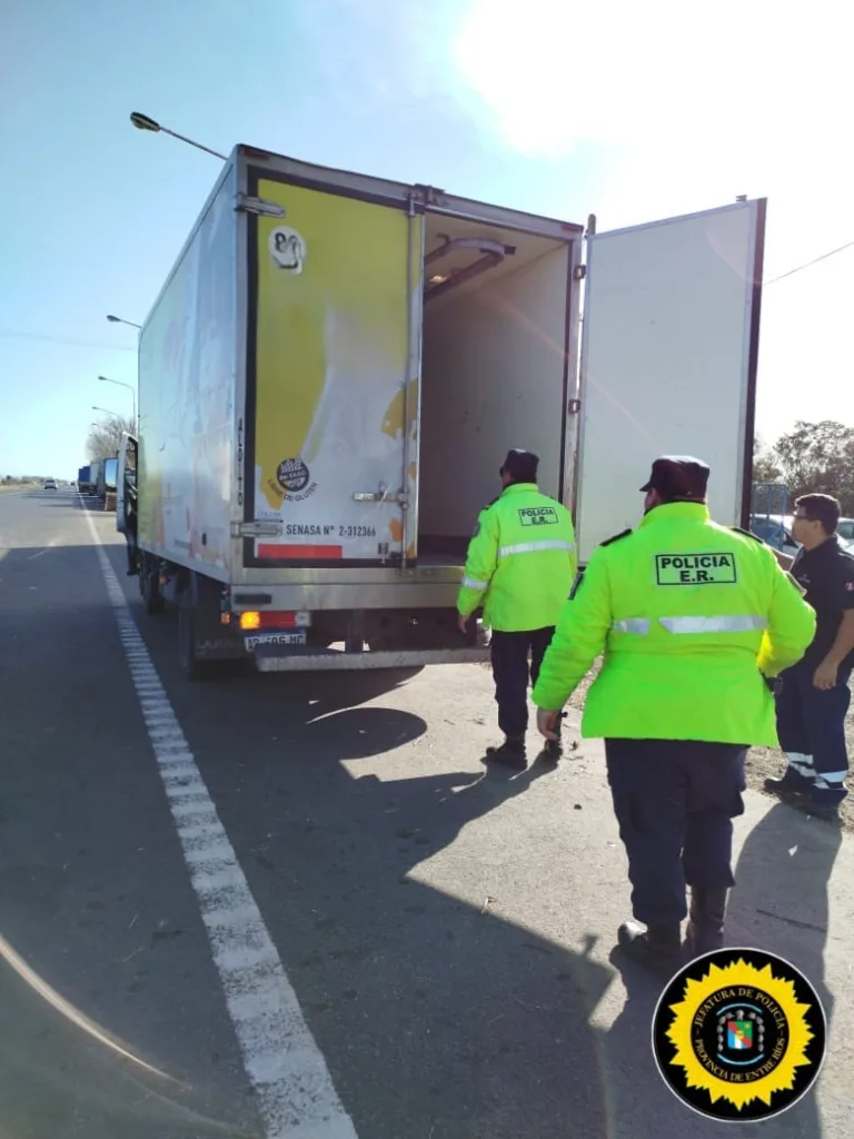 Interceptan transporte con 3.000 kg de pollo sin certificación sanitaria en Brazo Largo